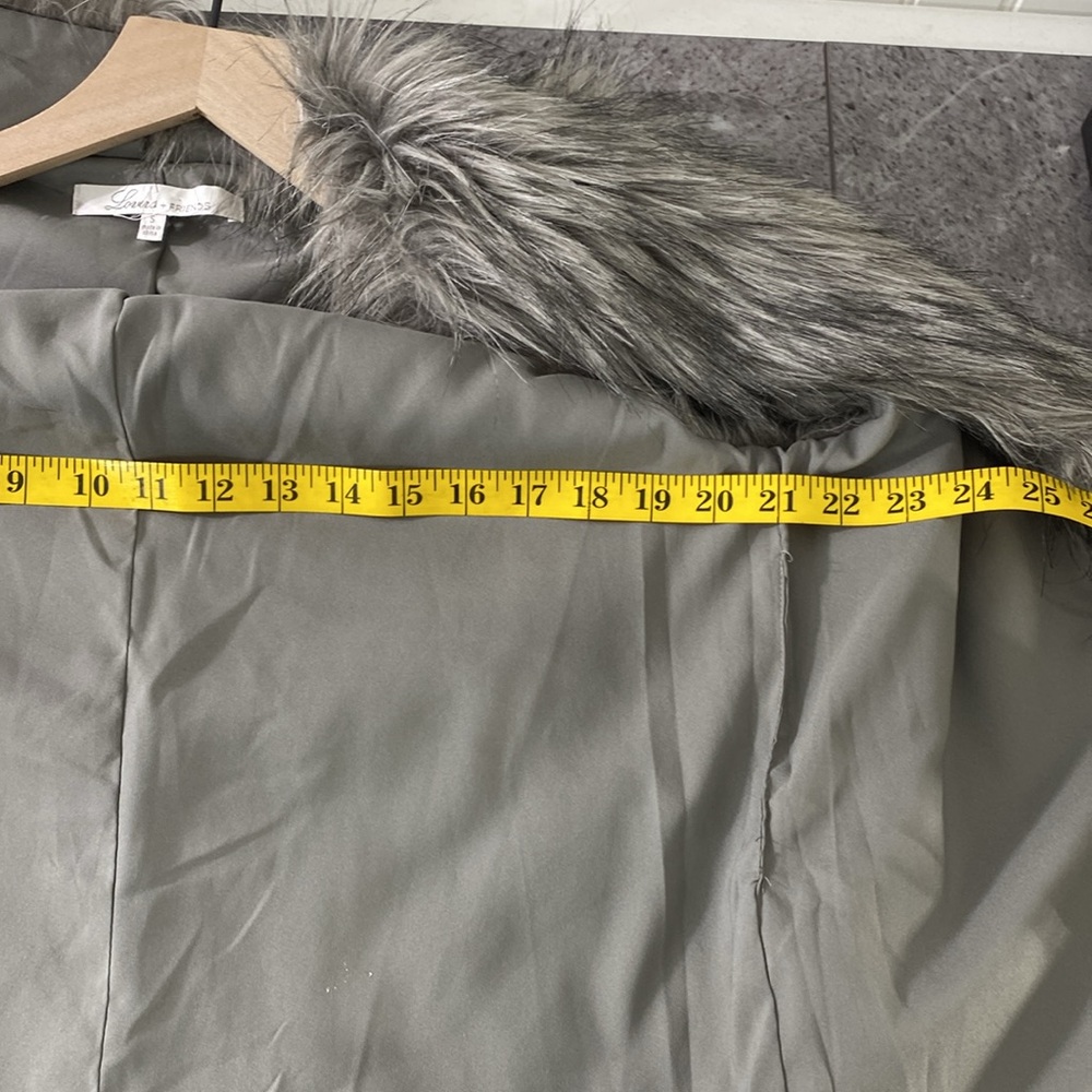 Lovers + Friends Gray Faux Fur Vest Women’s Small Camille Revolve Open‎ Front - Picture 12 of 13